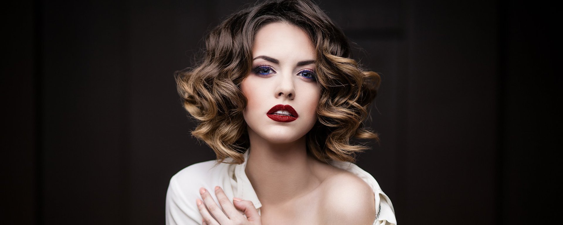 Make perfeita! Aproveite para conhecer nossos cursos de maquiagem!